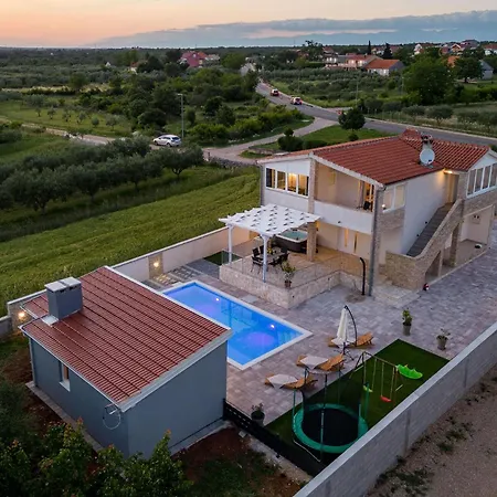 別荘 Awesome In Gorica