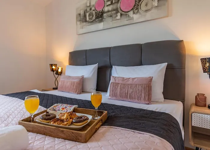 Awesome In Nyaraló *