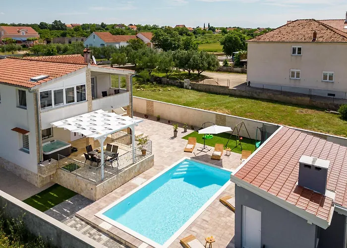 Awesome In Nyaraló *